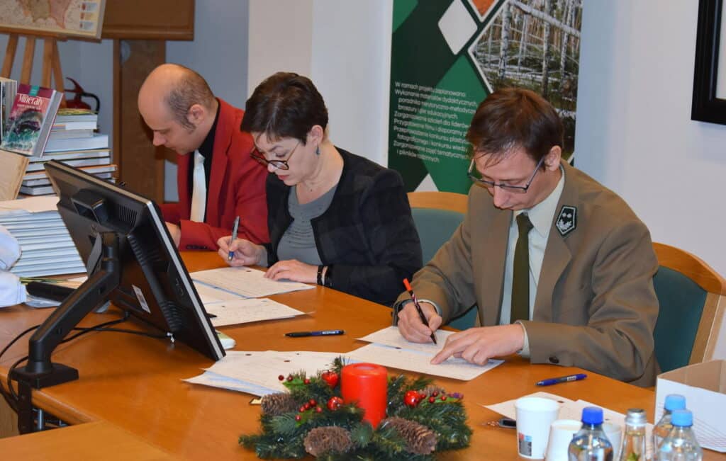 Jury podczas sprawdzania testów