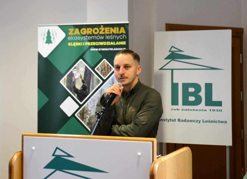 Jan Kaczmarowski z Wydziału Ochrony Lasu DGLP